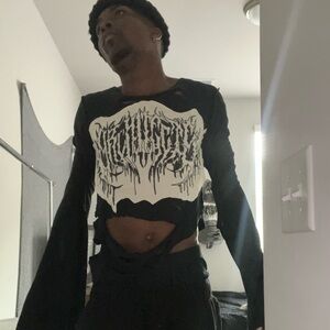 𝑩𝑹𝑰𝑨𝑵 𝑻𝑯𝑰𝑨𝑾
Distressed death black longsleeve